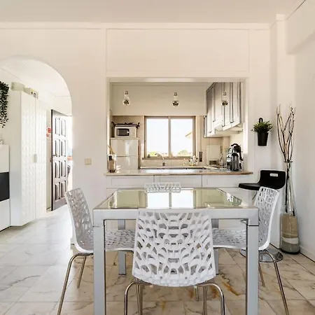 Апартаменти Oura White View 2 Min Walk Sea