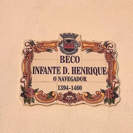 Διαμέρισμα Oura White View 2 Min Walk Sea *